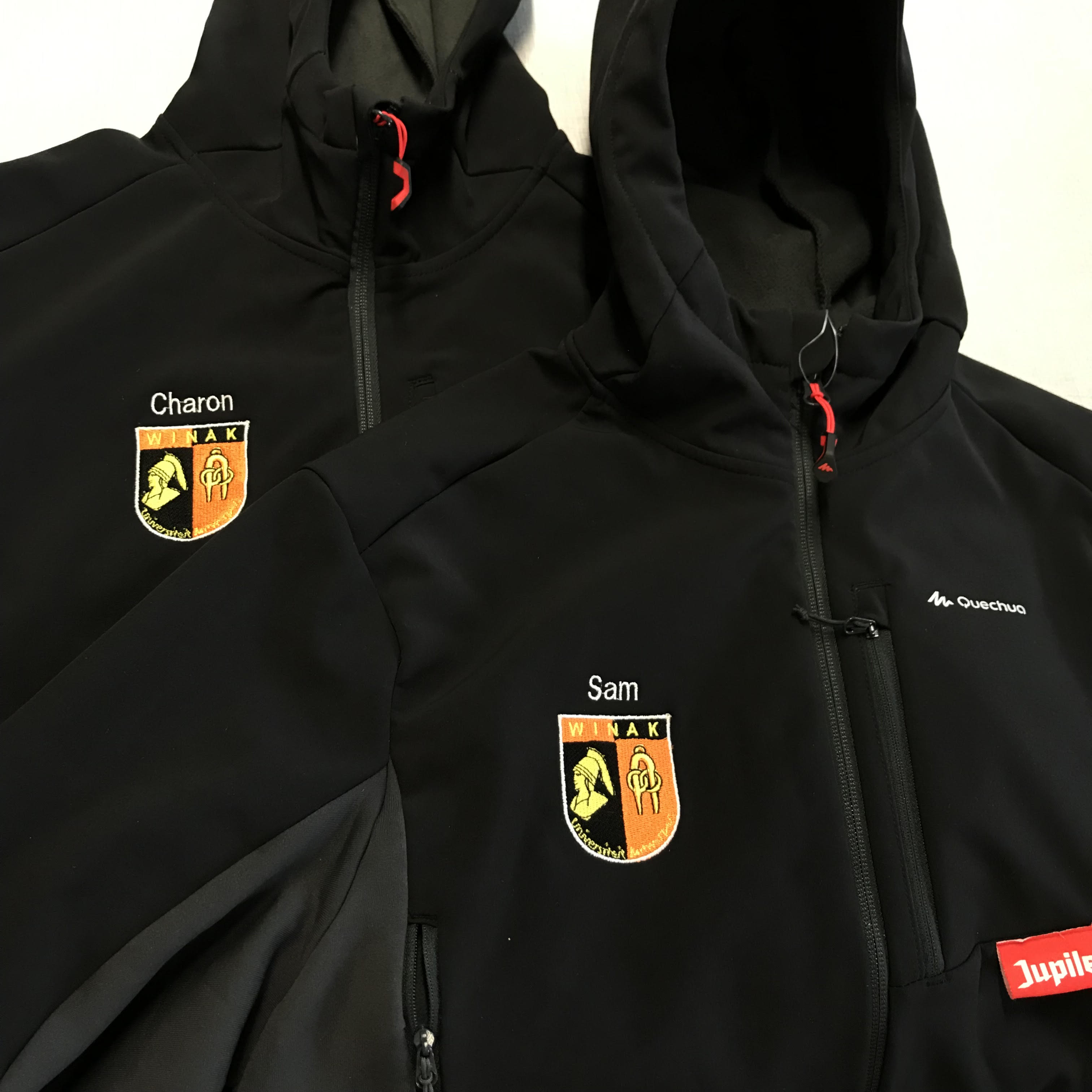 softshell met logo schild studentenclub Winak Antwerpen